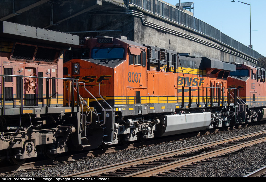 BNSF 8037